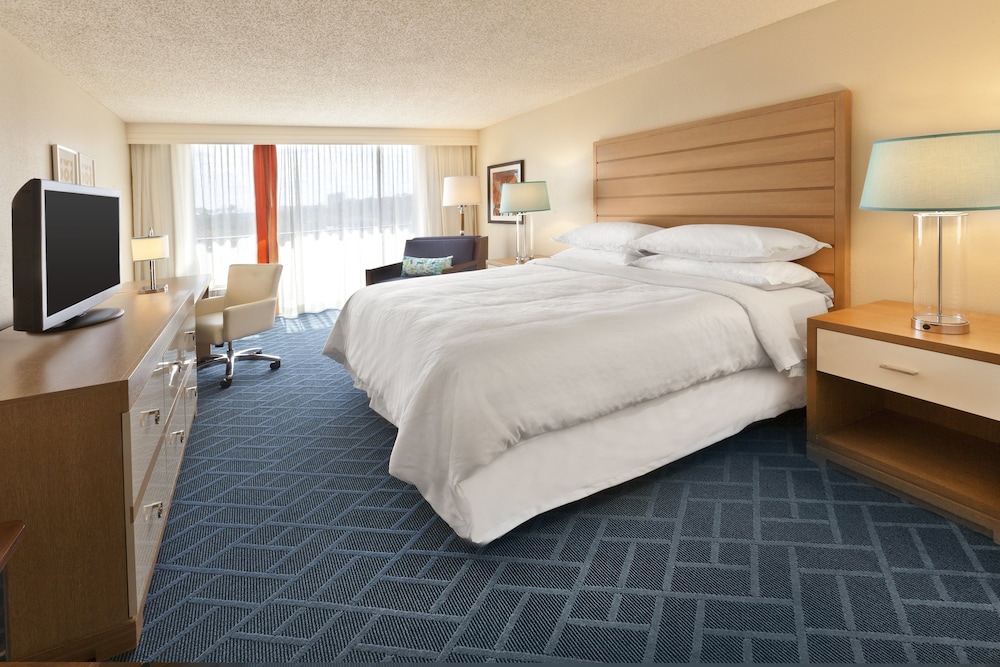 Room, 1 King Bed, Pool View
