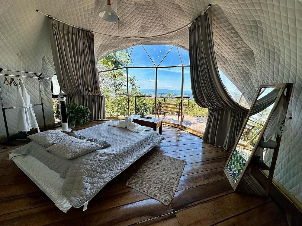 Romantic Tent, 1 Queen Bed, Hot Tub, Mountainside photo 1