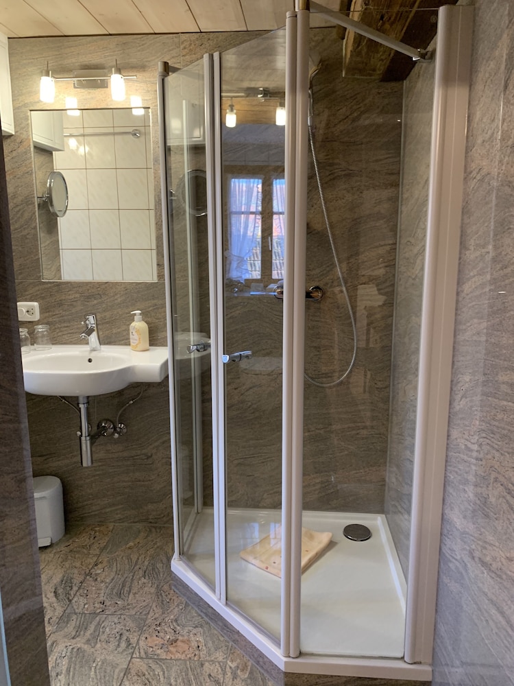 Standard Double Room - Photo 6
