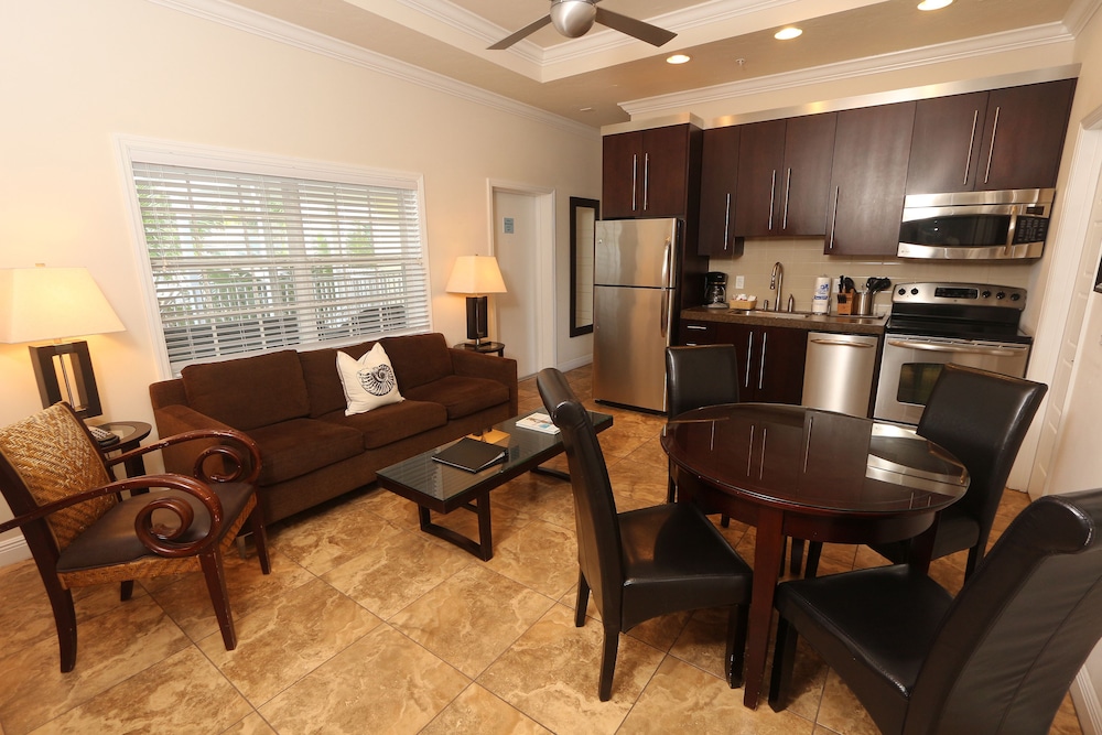 Deluxe Condo, 2 Bedrooms, Balcony photo 3