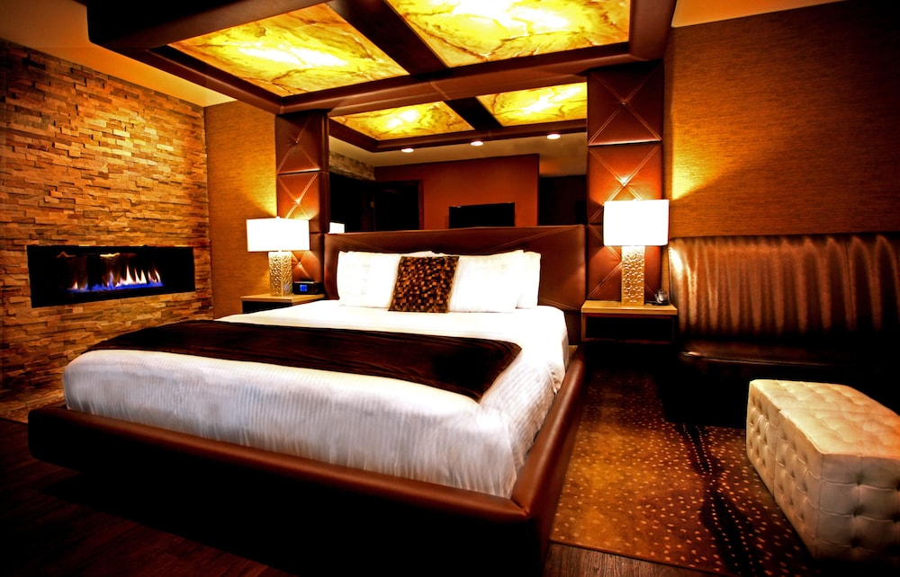 Swimming Pool Suite, 1 King Bed (Adults Only) photo 1