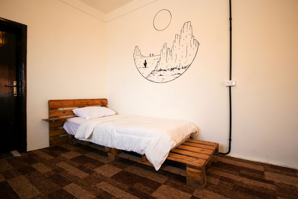 Economy Twin Room photo 2
