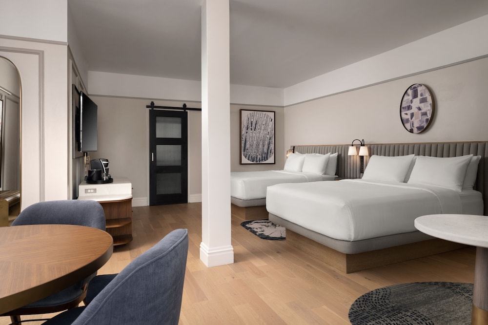 Room, 2 Queen Beds - Photo 4