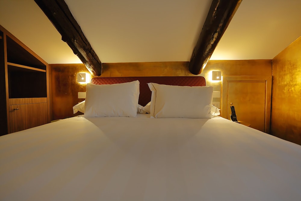 Romantic Room, Tower photo 1