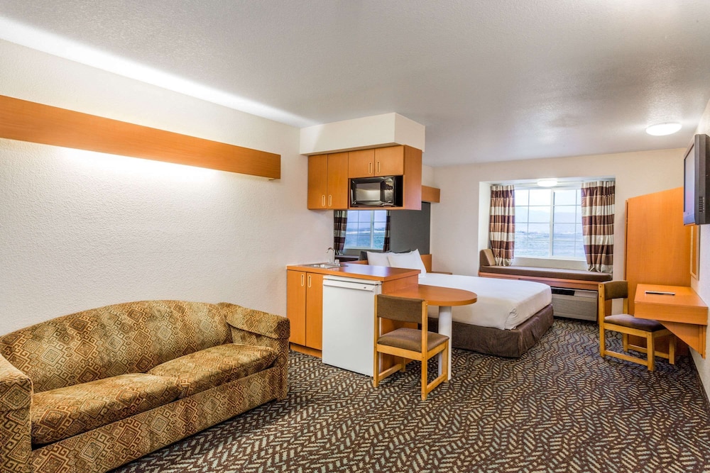 Studio Suite, 1 King Bed, Non Smoking - Photo 1