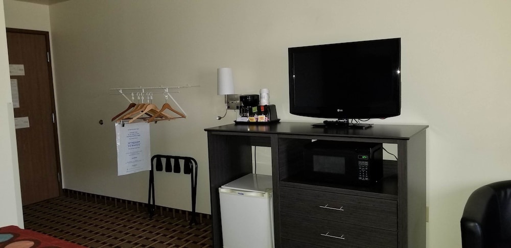 Room, 2 Double Beds, Accessible, Non Smoking (Mobility, Bathtub w/Grab Bars) - Photo 4