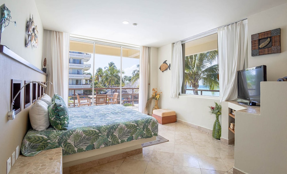 Suite, 2 Bedrooms, Beachfront - Photo 9