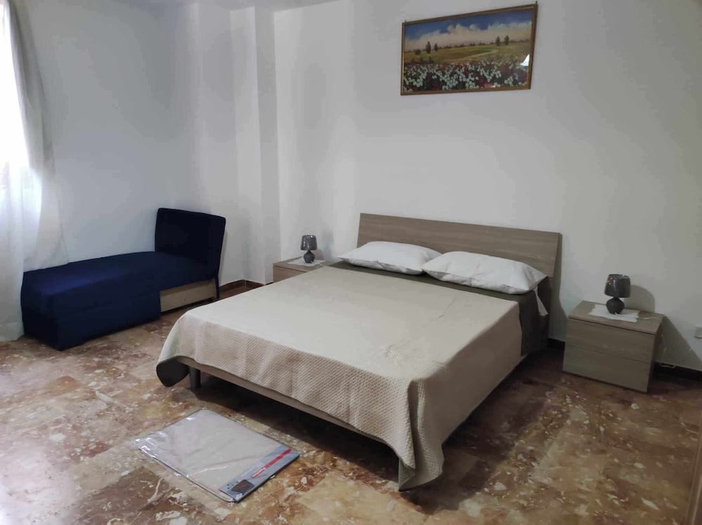 Apartment, 2 Bedrooms, Smoking