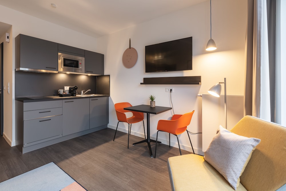 Studio Suite - Photo 2