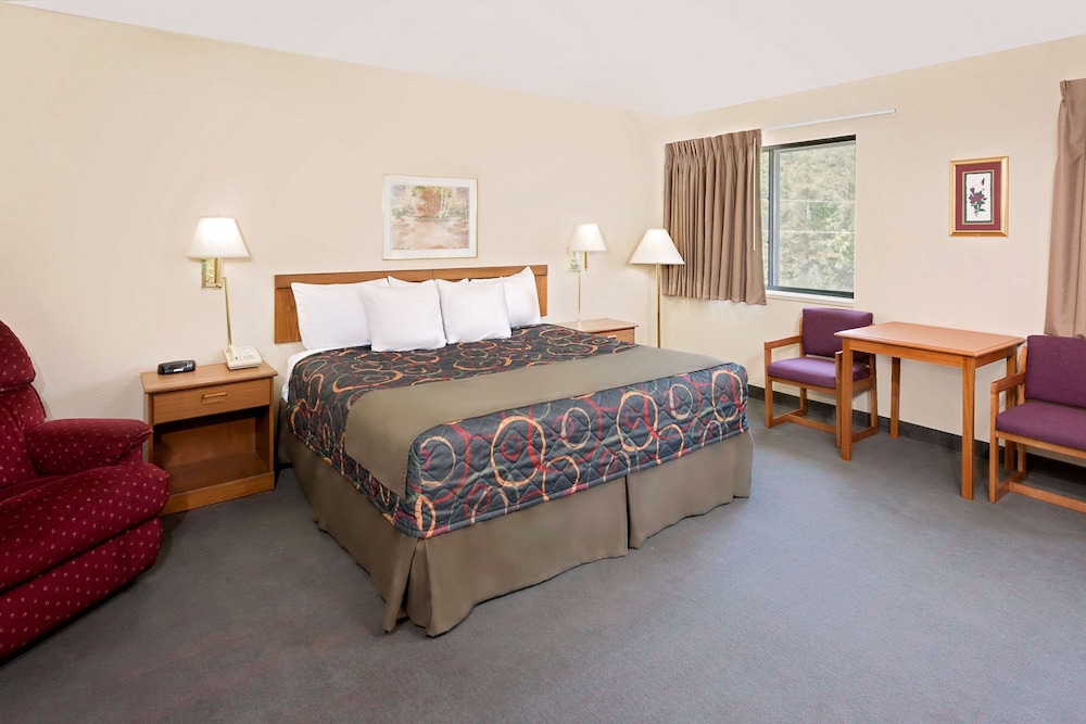 Deluxe Room, 1 King Bed, Non Smoking photo 1