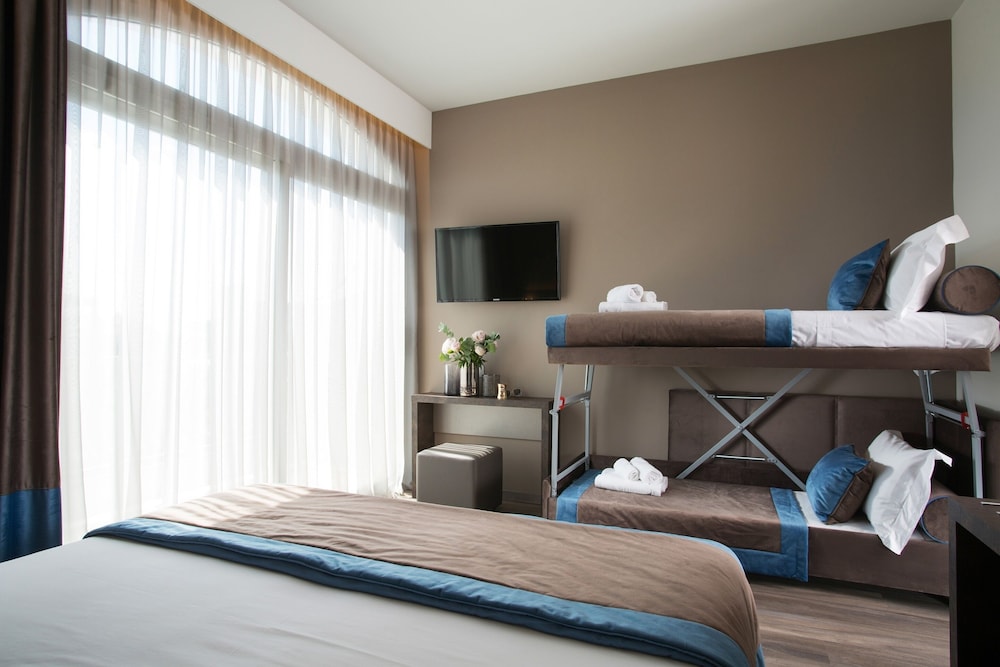Deluxe Triple Room - Photo 7