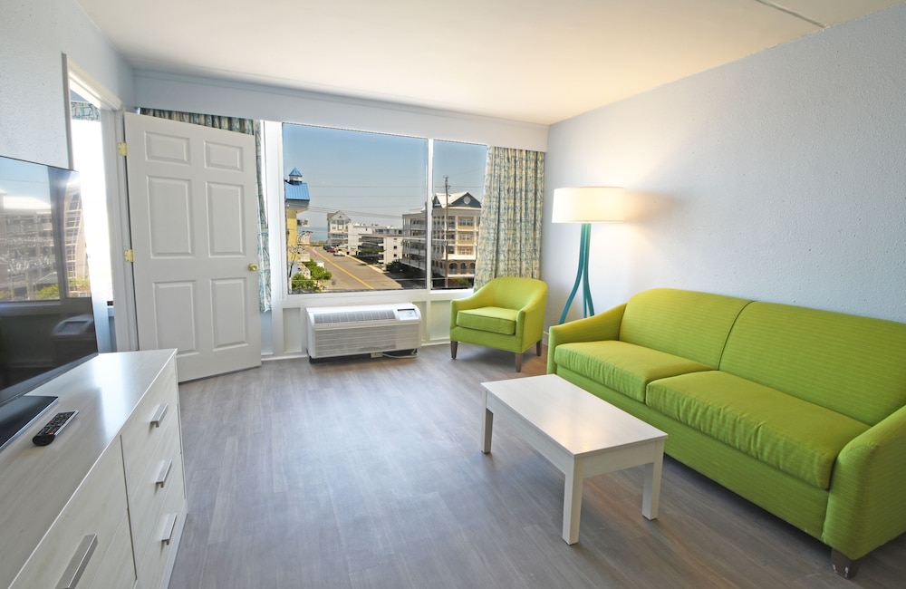Deluxe Suite, 1 Bedroom (No Pets Allowed) - Photo 2