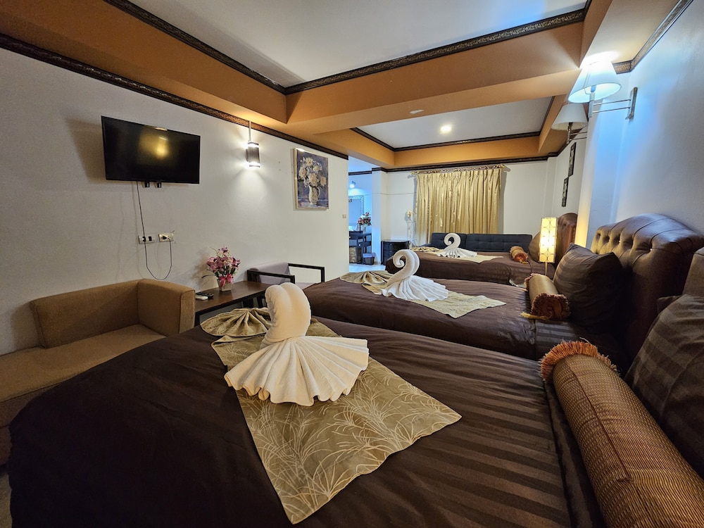 Grand Room, Ensuite photo 1