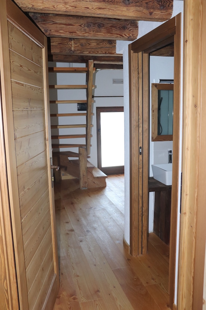 Double Room, 1 Queen Bed, Non Smoking, Mountain View