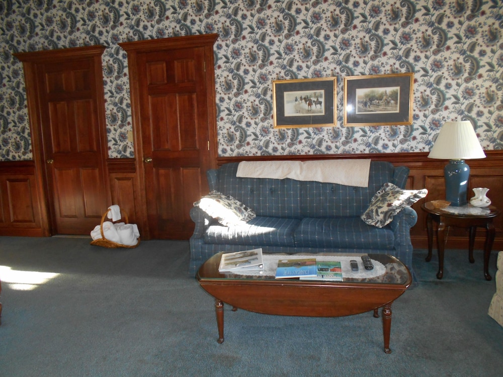 Room, Jetted Tub (Williamsburg)