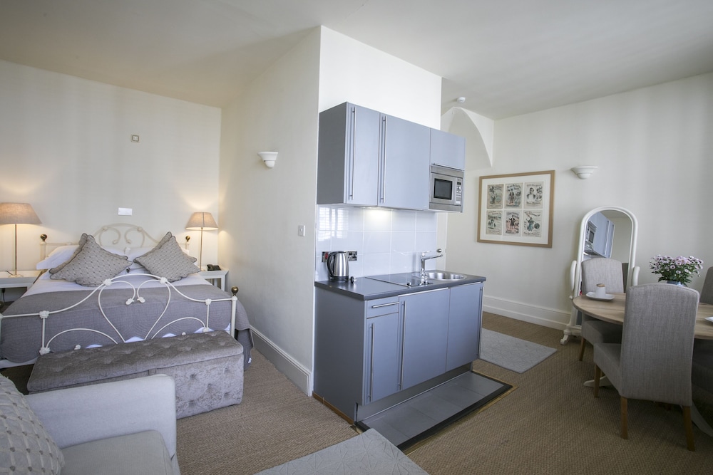 Family Room, Multiple Beds, Kitchenette photo 2