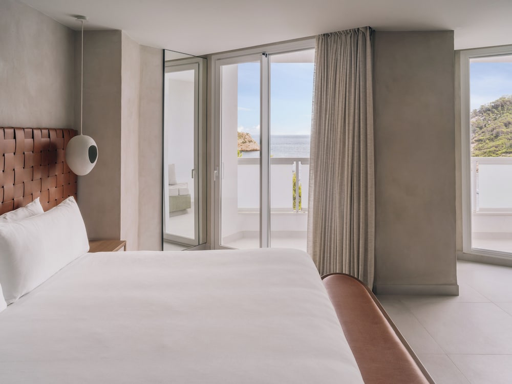 Suite, 1 King Bed, Sea View - Photo 2