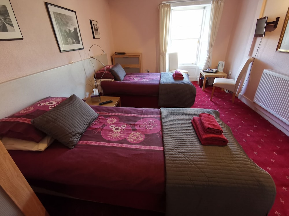 Basic Twin Room, Ensuite photo 3
