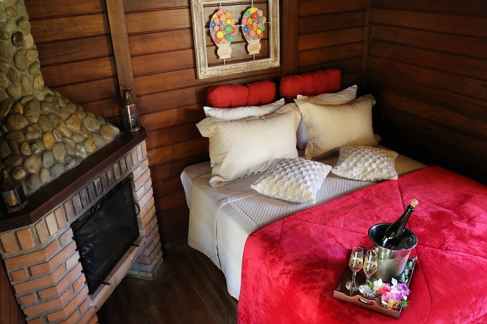 Standard Chalet, 1 Queen Bed, Pets Allowed, Garden View photo 3