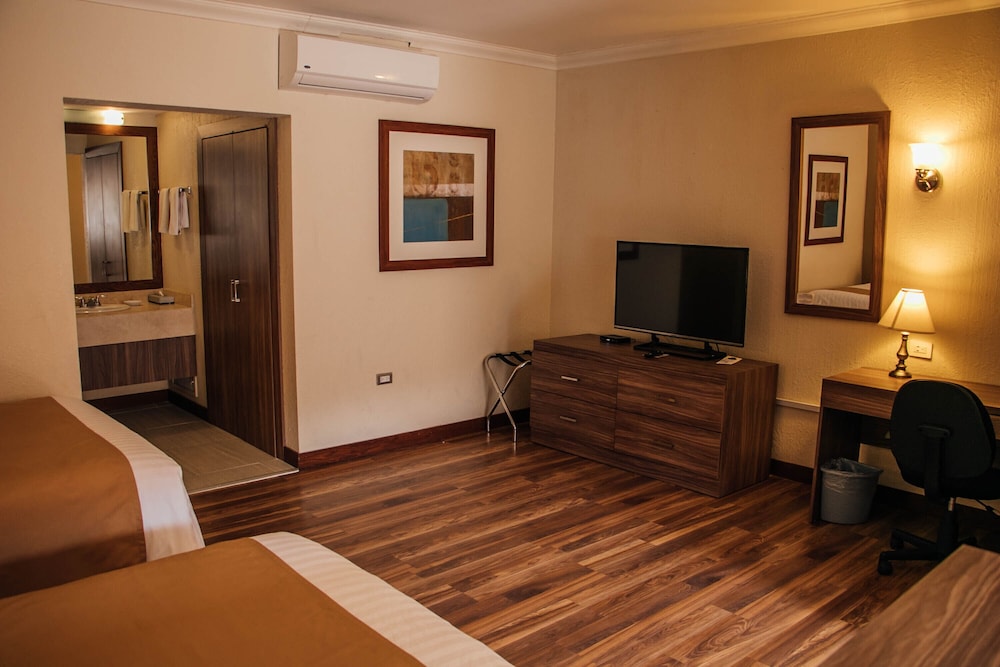Standard Room, 2 Double Beds, Non Smoking