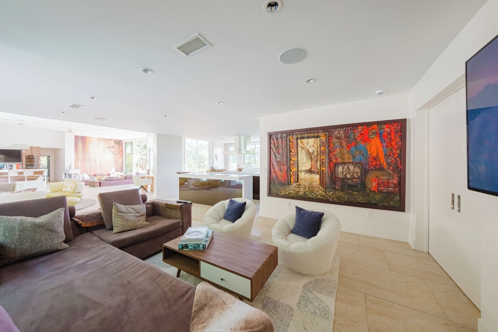 Luxury House, Multiple Beds, Pool Access, Mountain View (Zen Estate) photo 1