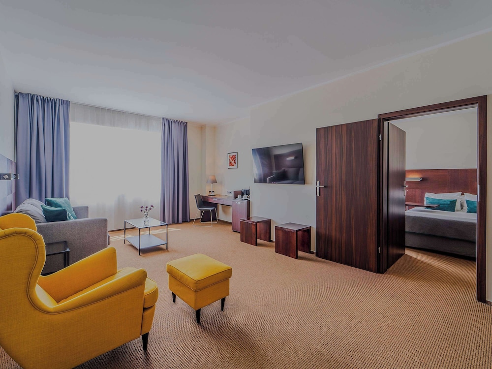 Junior Suite, 1 Queen Bed (Queen) - Photo 3