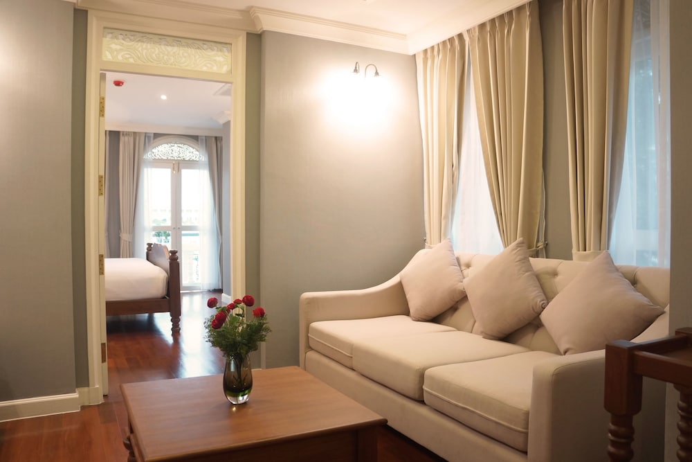 Suite 1 Bedroom River View