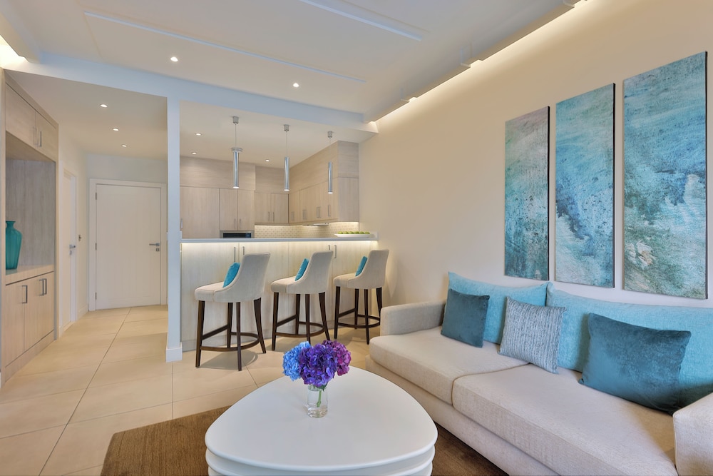1 Bedroom Apartment with Balcony, Beach & Rooftop Infinity Pool Access, Shuttle to Mall Of Emirates photo 2
