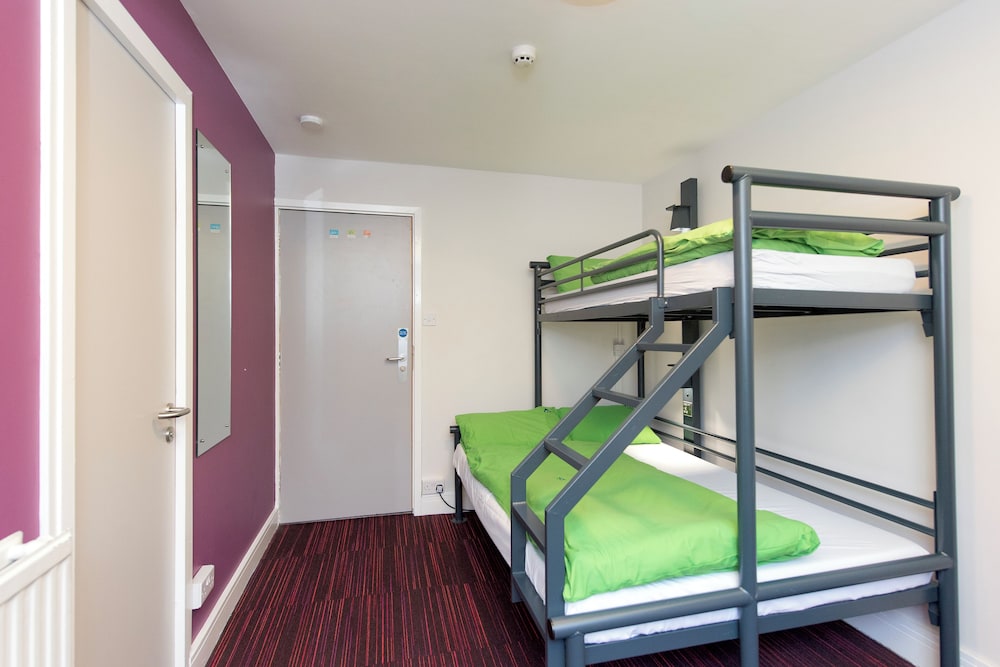 Room (3 Bed Double Private Ensuite) photo 1