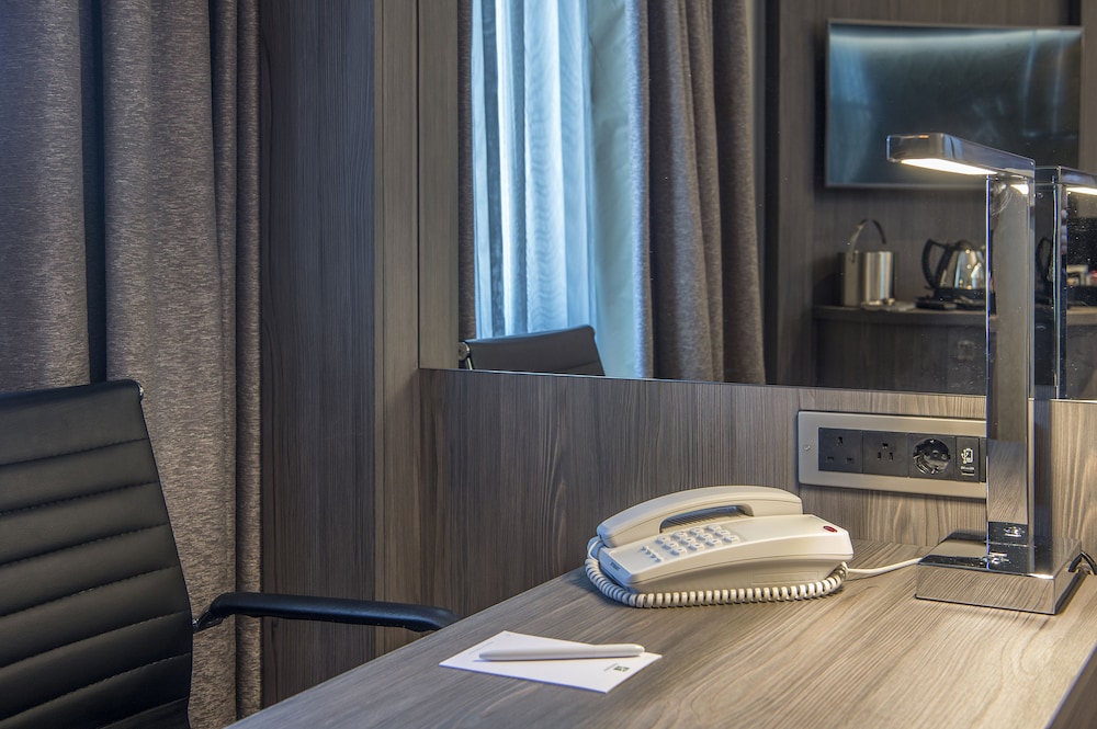 Premium Room, 1 King Bed, Jetted Tub - Photo 5