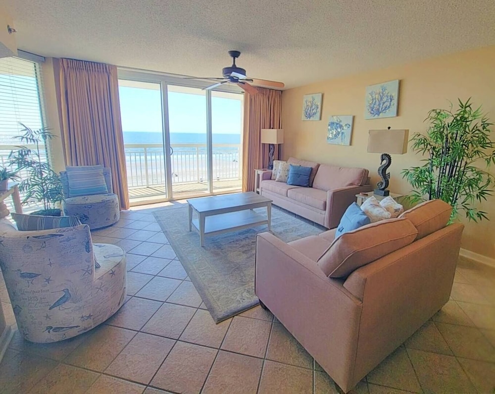 Condo, 2 Bedrooms