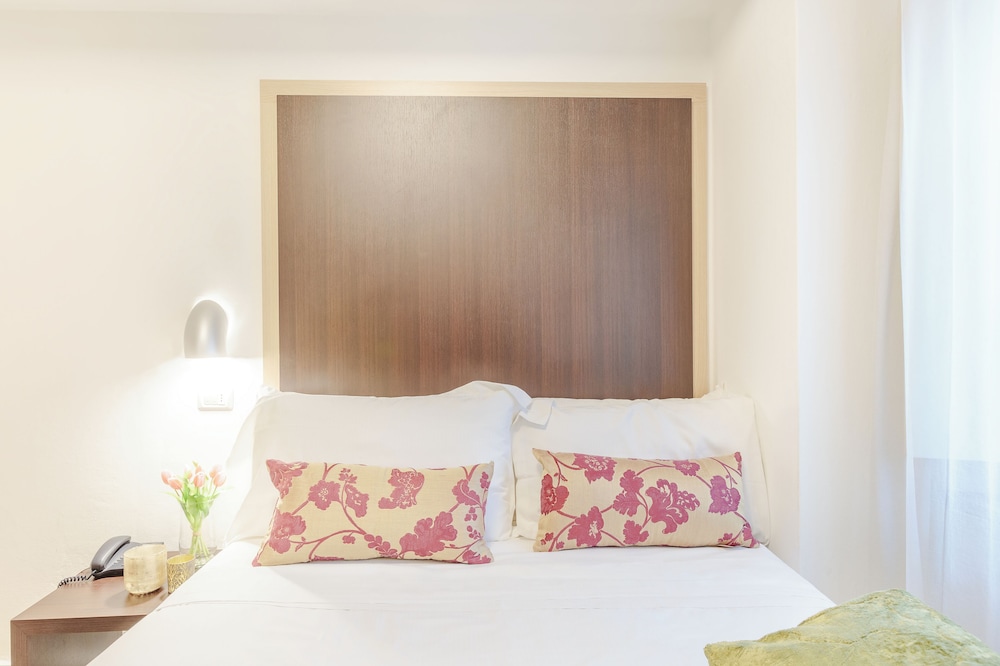 Junior Double Room, 1 Large Twin Bed photo 3