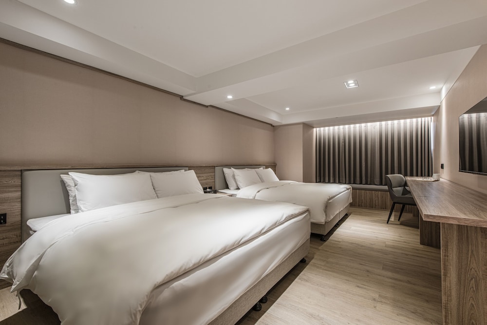 Superior Quadruple Room - Photo 11