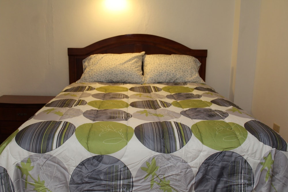 Basic Room, 1 Bedroom, Non Smoking, Courtyard View photo 1