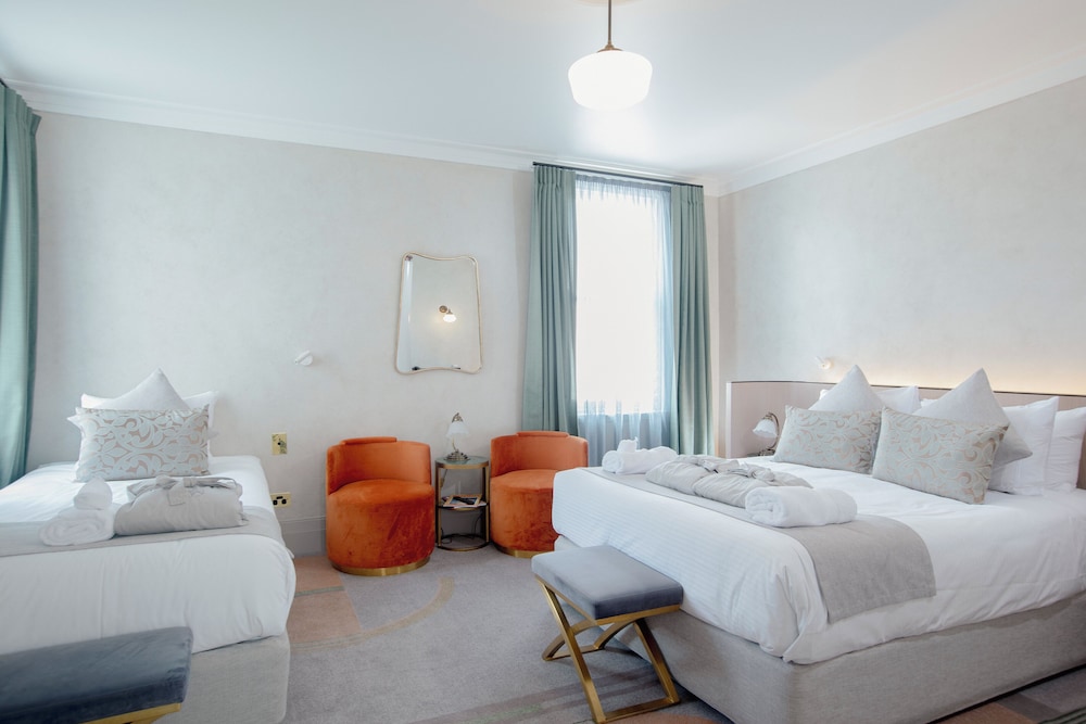 Family Room, Multiple Beds