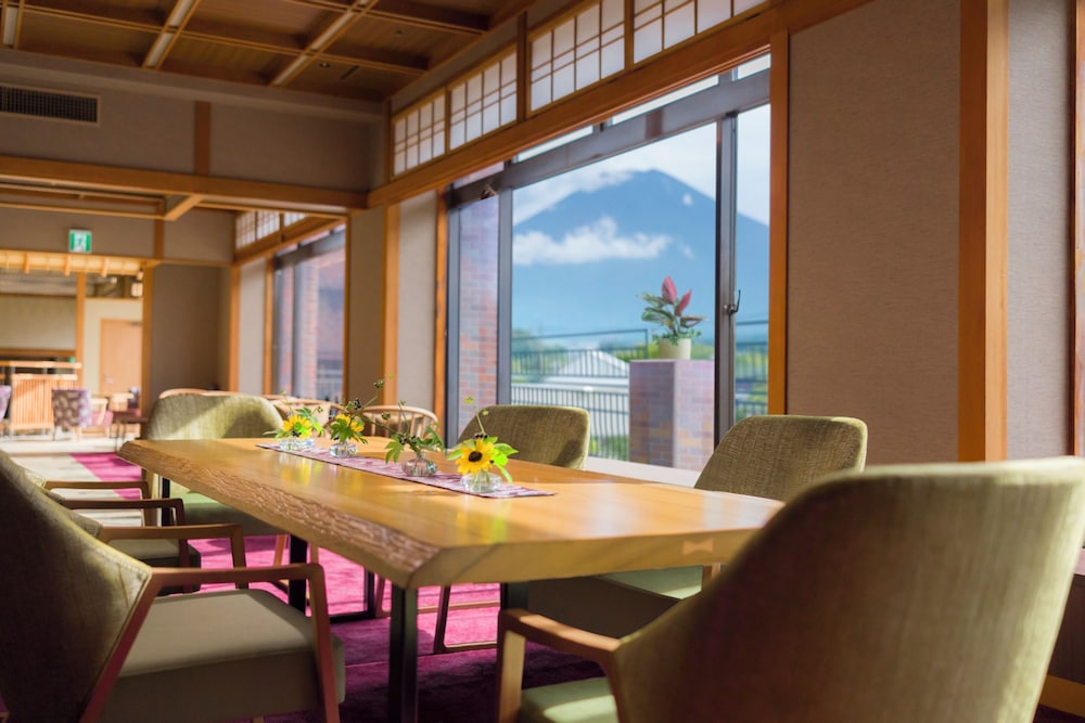 Asumi A Western Room with Open Air Bath, Mt. Fuji View [With Yamanshi Wine Lounge Access] photo 2