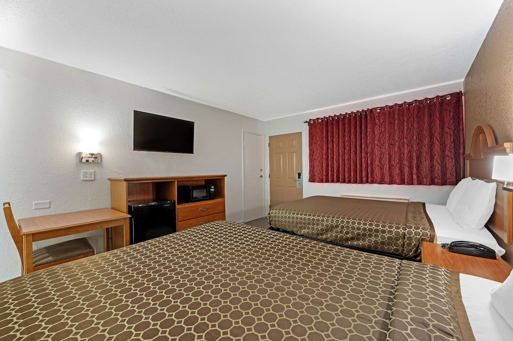 Standard Room, 2 Double Beds, Smoking photo 2