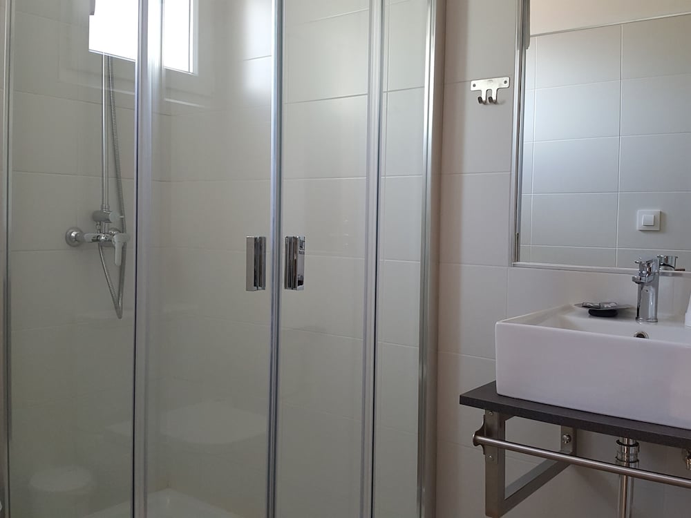 Double or Twin Room, Private Bathroom photo 2