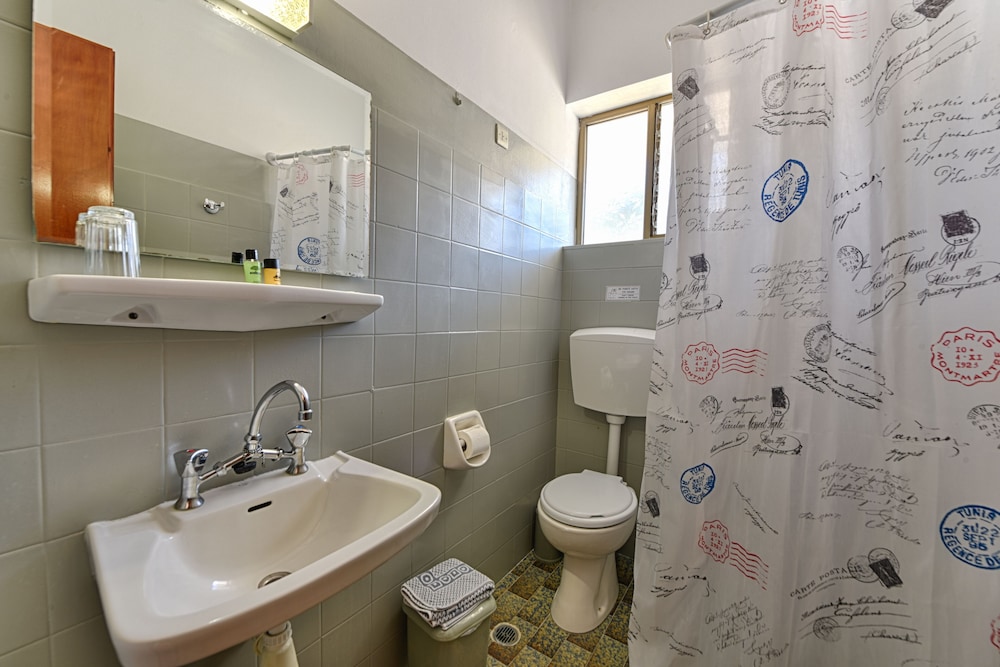 Double or Twin Room - Photo 6
