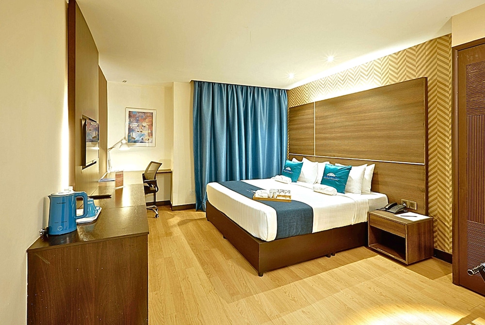 Superior Room, 1 King Bed, Non Smoking photo 3