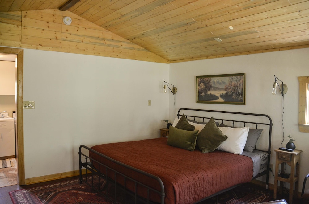 Beaver Lodge Cabin (#14)