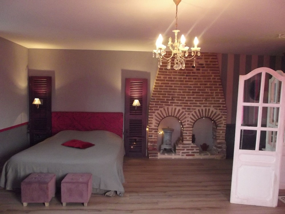 Suite, Private Bathroom, Garden View (Romance) photo 1