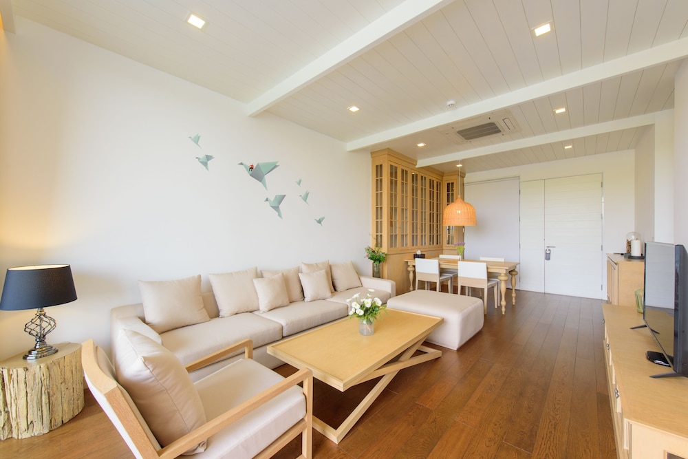 Suite with Mountain View - Photo 2