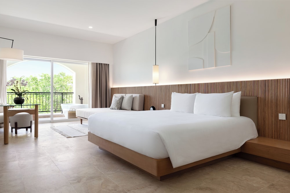 Premium Room, 1 King Bed (Club | Swim Up - Adults Only)
