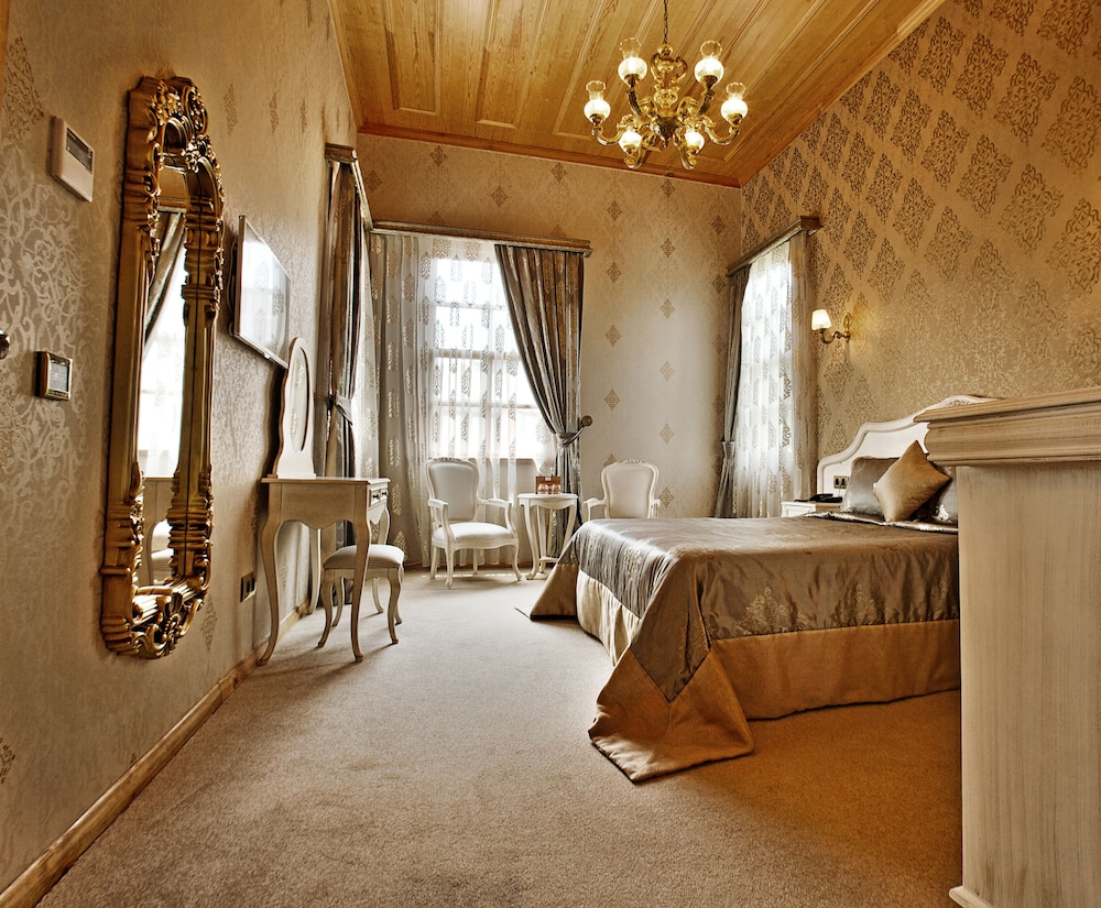Premium Room, 1 King Bed photo 2