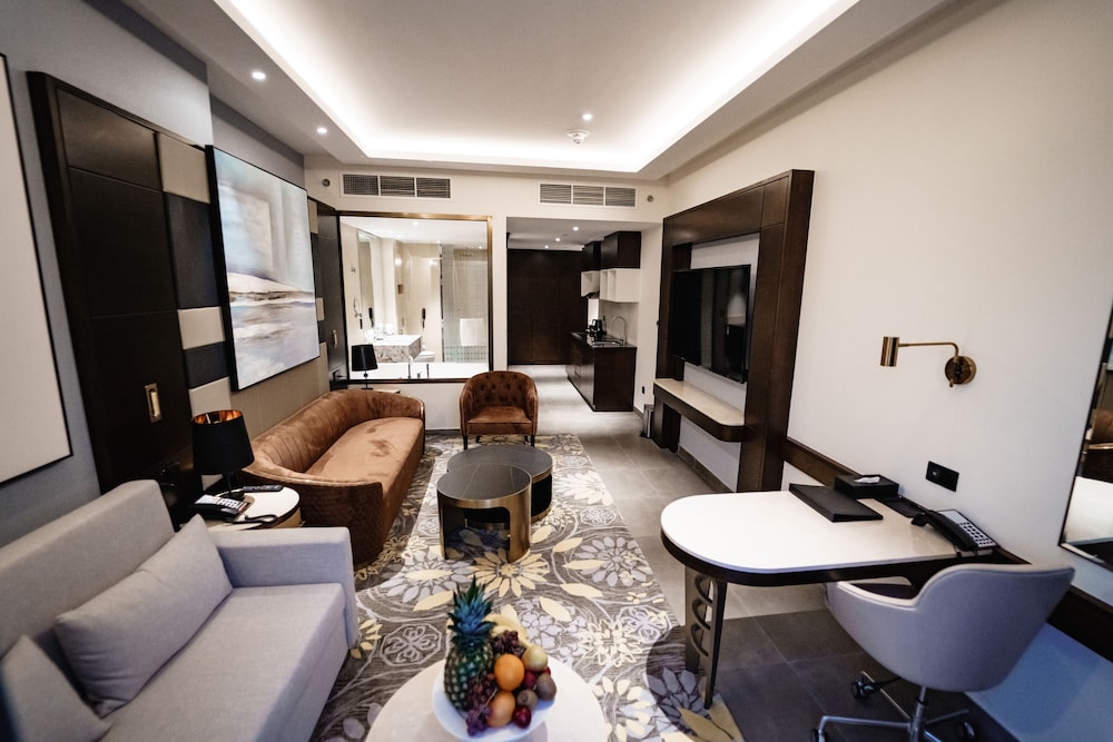 Luxury King Suite With Living Room- Canal View photo 3
