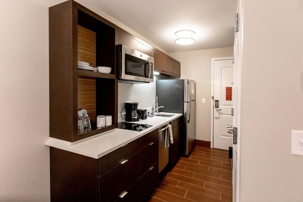 Suite, 1 Bedroom - Photo 6
