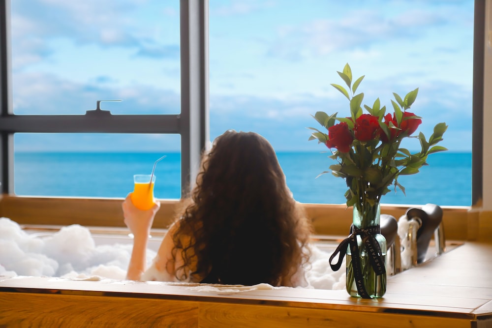 Black Sea Suite with Jacuzzi and Sea View - Photo 7