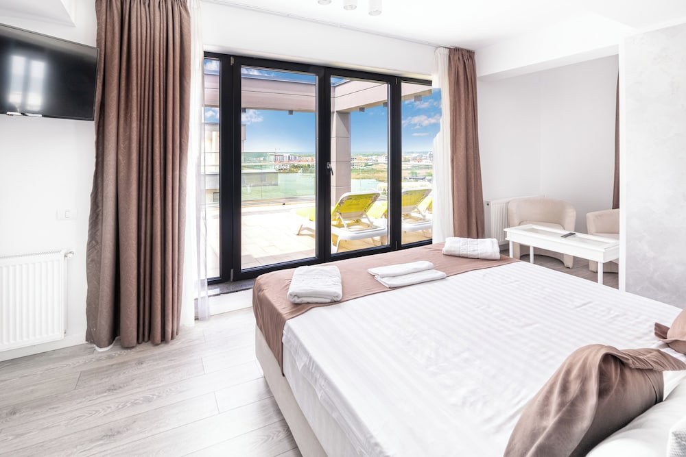Superior Penthouse, 2 Bedrooms, Terrace, Partial Sea View photo 3