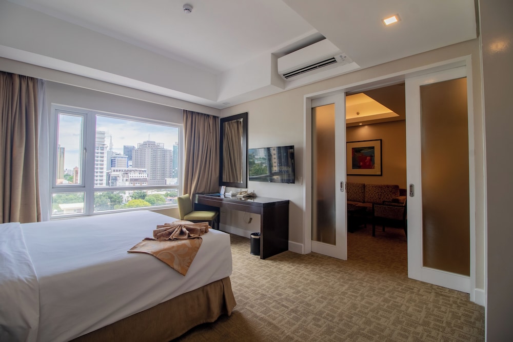 Executive Suite - Photo 8